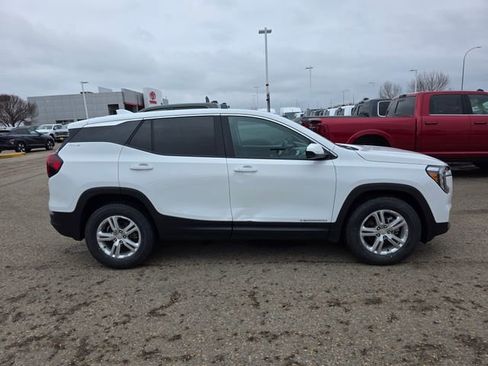 Used 2024 GMC Terrain SLE w/ LPO, Floor Liner Package AWD/4WD image 7