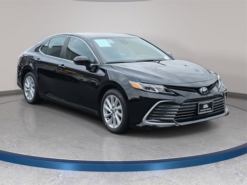 Used 2024 Toyota Camry LE image 4