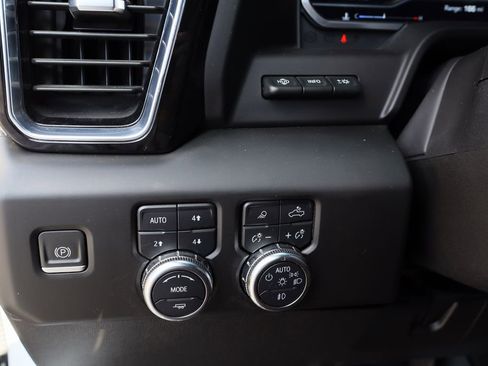 Used 2024 GMC Sierra 2500 Denali Ultimate image 11