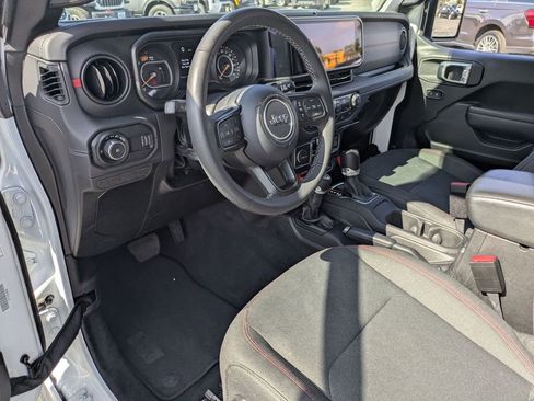 Used 2025 Jeep Wrangler Unlimited Rubicon image 18