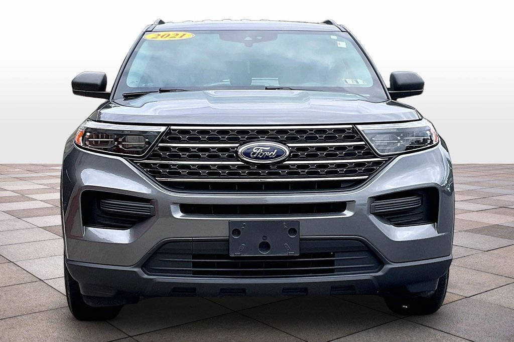 Used 2021 Ford Explorer XLT AWD/4WD image 3