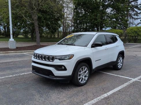 Used 2024 Jeep Compass Latitude AWD/4WD image 7