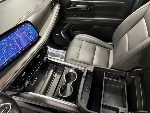 Used 2025 Chevrolet Suburban LT w/ Comfort Package image 36