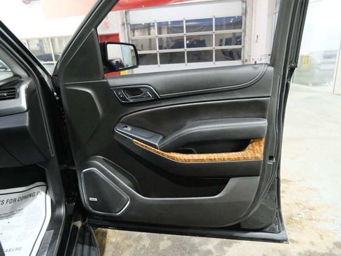 Used 2019 Chevrolet Suburban Premier AWD/4WD image 36
