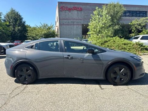 Used 2024 Toyota Prius LE FWD image 16