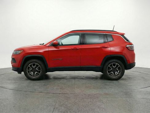 Used 2025 Jeep Compass Trailhawk AWD/4WD image 5