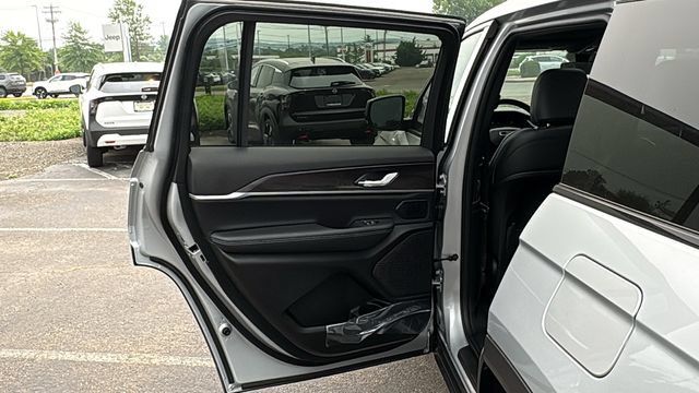New 2026 Jeep Grand Cherokee L Limited AWD/4WD image 21