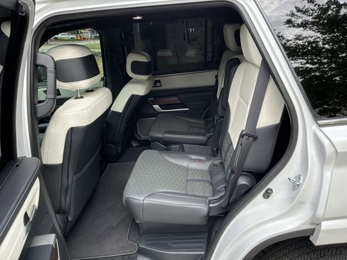 Used 2025 Toyota Sequoia Capstone AWD/4WD image 31