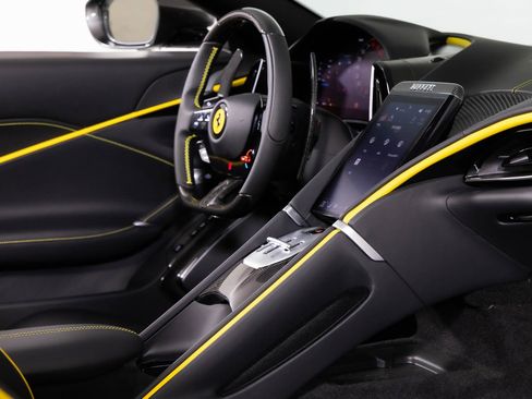 Used 2025 Ferrari Roma Spider image 6