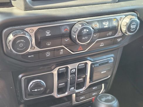 Used 2023 Jeep Wrangler Unlimited Sahara AWD/4WD image 20
