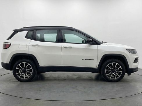 Used 2025 Jeep Compass Trailhawk image 11