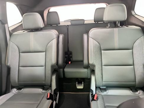 Used 2025 GMC Acadia AT4 w/ Luxury Package AWD/4WD image 27