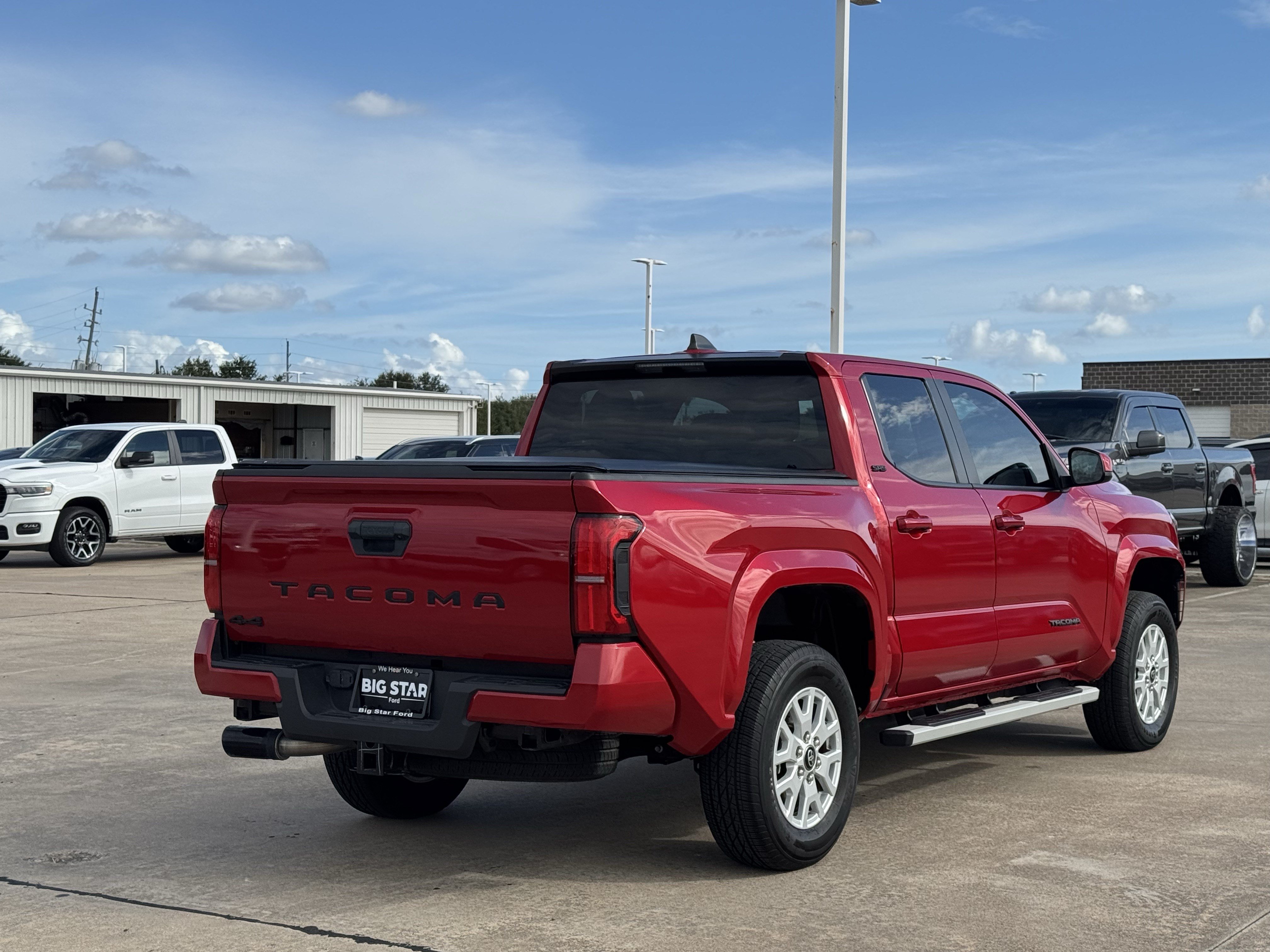 Used 2025 Toyota Tacoma SR5 AWD/4WD image 7