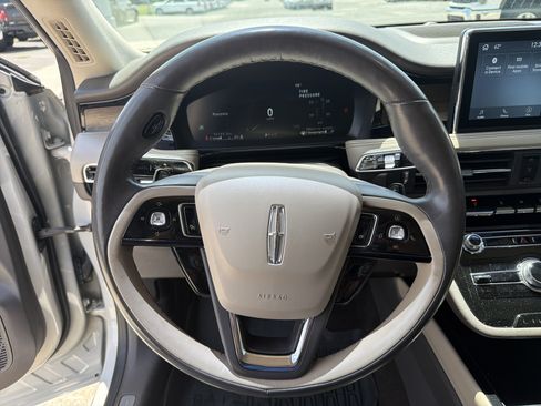Used 2022 Lincoln Corsair Reserve w/ Equipment Group 201A FWD image 11