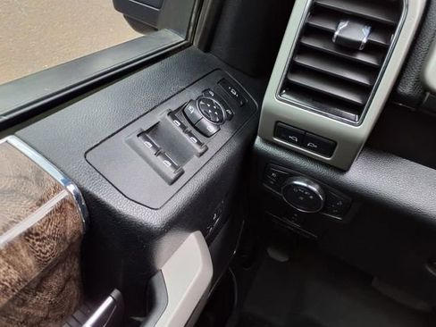 Used 2019 Ford F250 Lariat w/ Tow Technology Bundle image 15