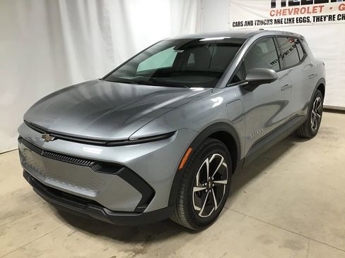 New 2026 Chevrolet Equinox EV LT image 3