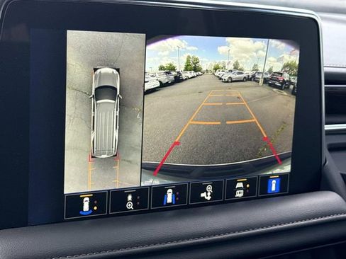 Used 2023 Chevrolet Suburban High Country image 21