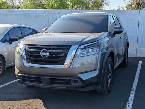 Used 2022 Nissan Pathfinder S image 2