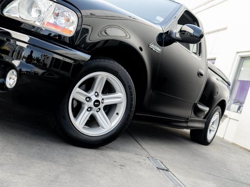 Used 2004 Ford F150 Lightning RWD image 4