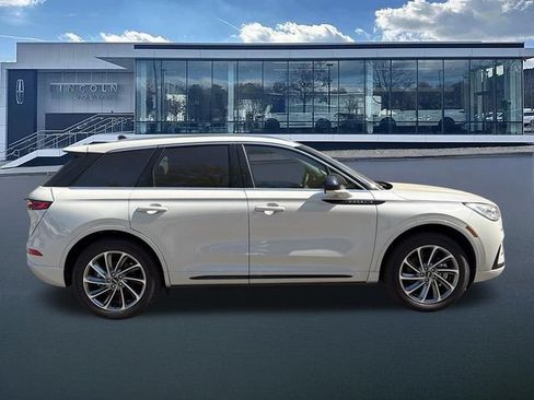 Used 2024 Lincoln Corsair Grand Touring AWD/4WD image 8
