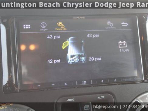 Used 2017 Jeep Wrangler Unlimited Rubicon w/ Connectivity Group image 23