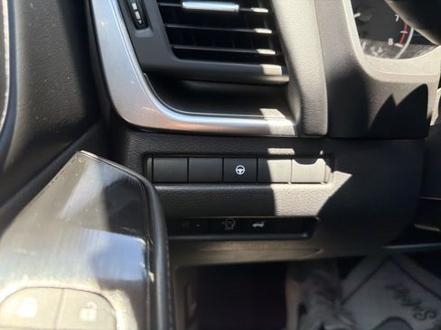 Used 2024 Nissan Rogue SV AWD/4WD image 27