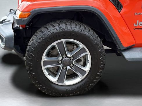 Used 2019 Jeep Wrangler Unlimited Sahara w/ Uconnect 4C Nav & Sound Group AWD/4WD image 21
