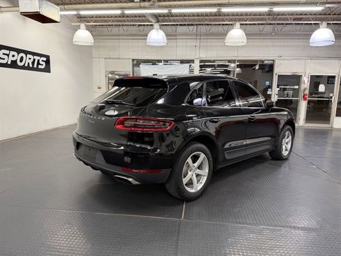 Used 2018 Porsche Macan image 9