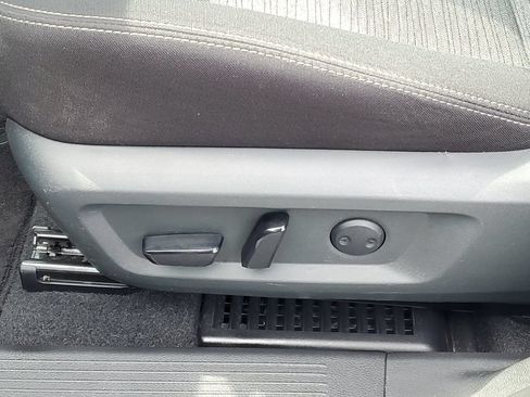 Used 2023 Nissan Rogue SV AWD/4WD image 10