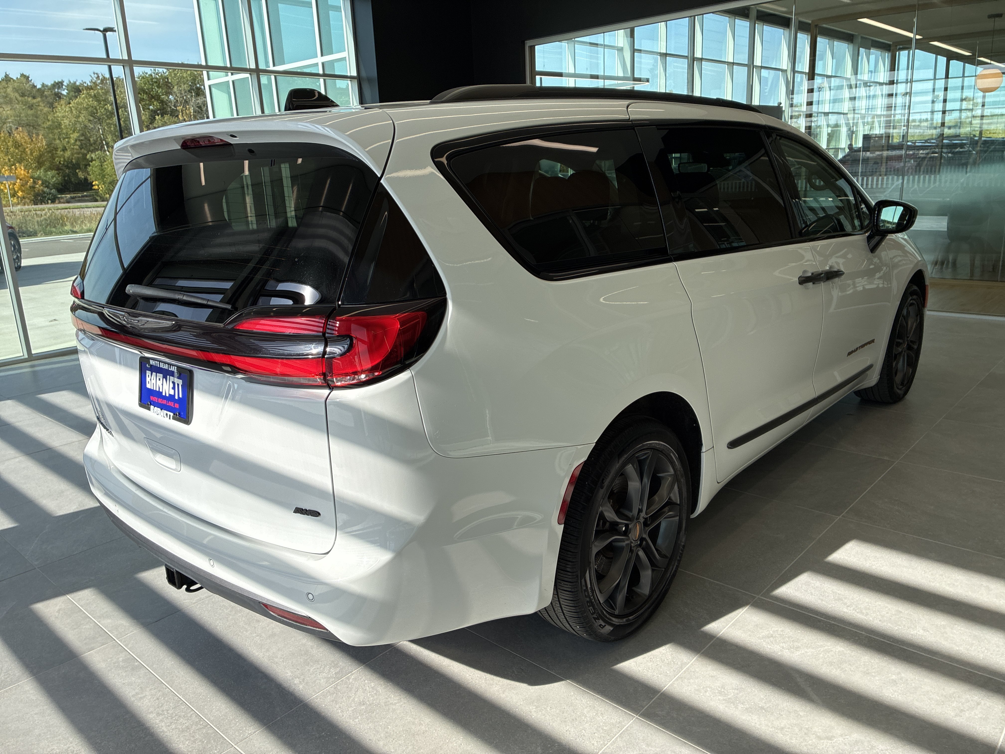 Certified 2024 Chrysler Pacifica Touring-L w/ Road Tripper Package AWD/4WD image 5