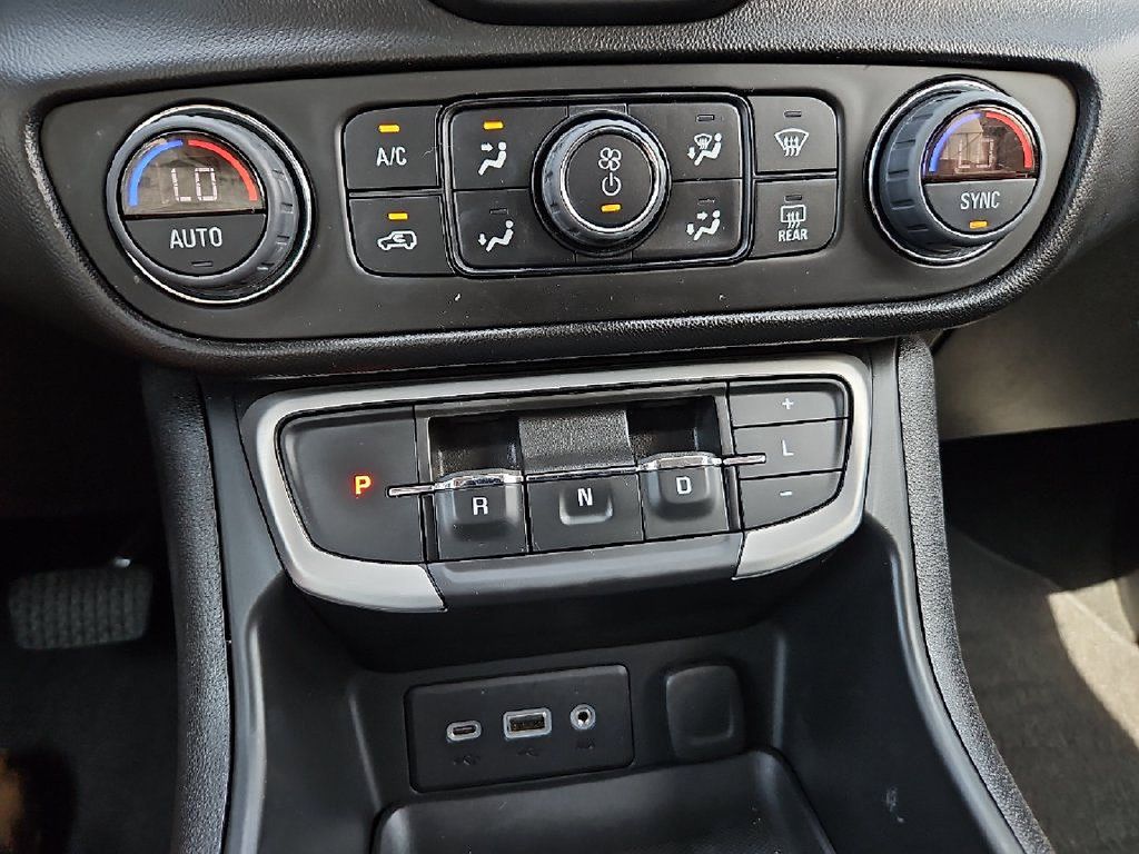 Used 2023 GMC Terrain SLE w/ Driver Convenience Package FWD image 27