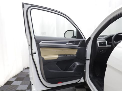 Used 2023 Volkswagen Atlas Cross Sport SE w/ Black Wheel Package AWD/4WD image 4