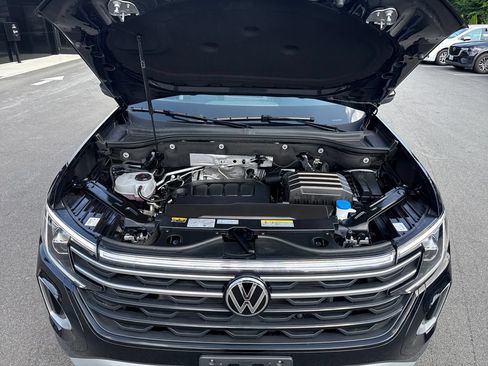 Used 2025 Volkswagen Atlas Peak Edition SE AWD/4WD image 25