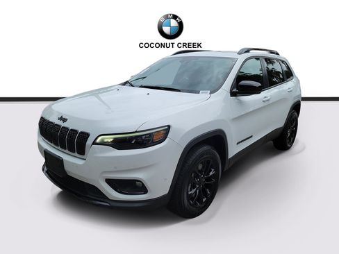 Used 2023 Jeep Cherokee Altitude Lux AWD/4WD image 2