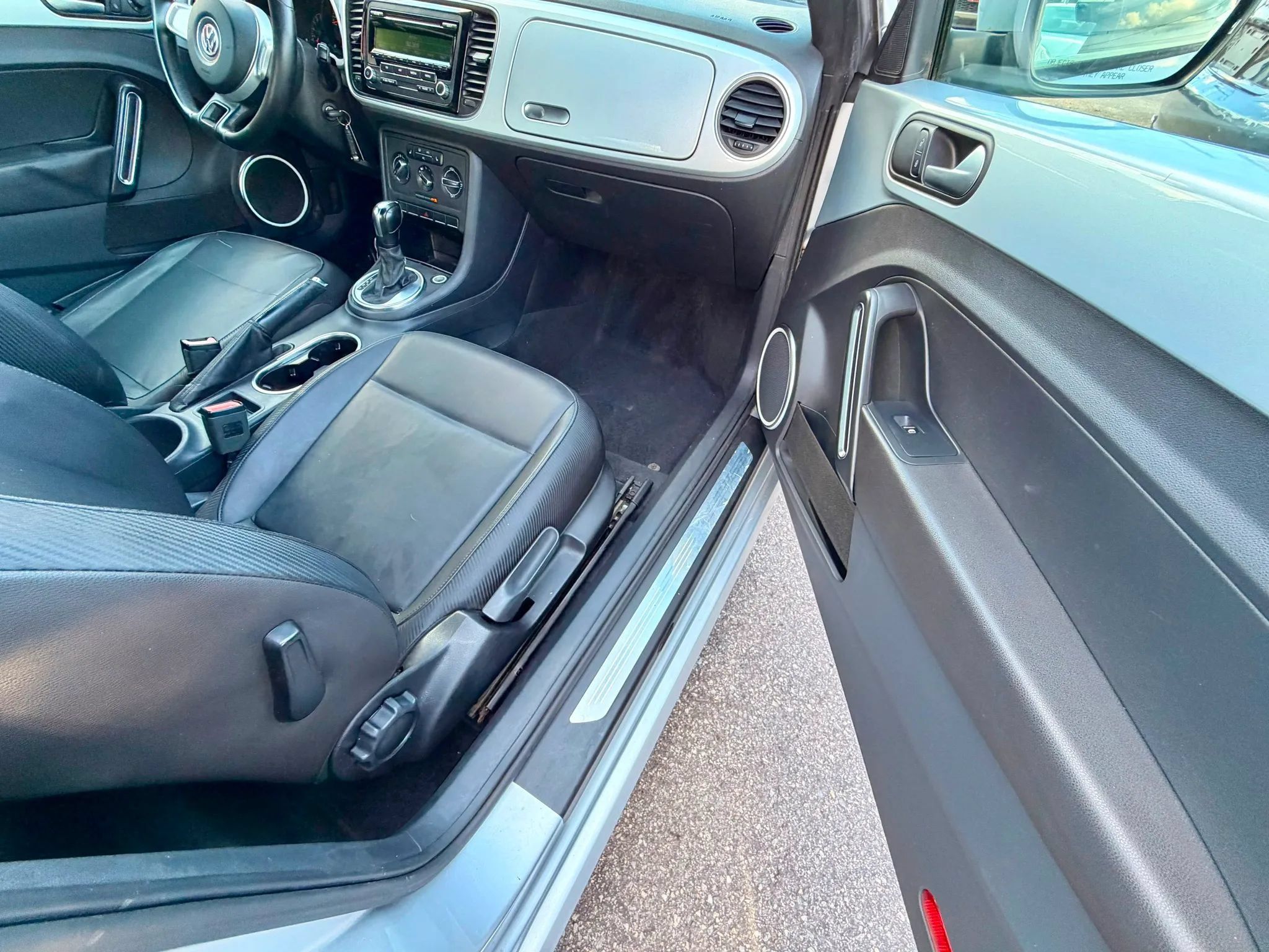 Used 2012 Volkswagen Beetle 2.5 FWD image 10