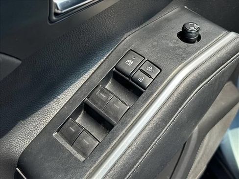 Used 2021 Toyota Highlander XLE FWD image 23