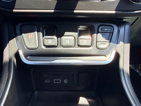 Used 2020 GMC Terrain SLE w/ Driver Convenience Package AWD/4WD image 18