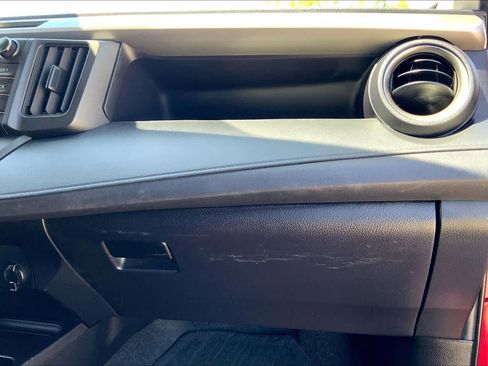 Used 2018 Toyota RAV4 LE image 18