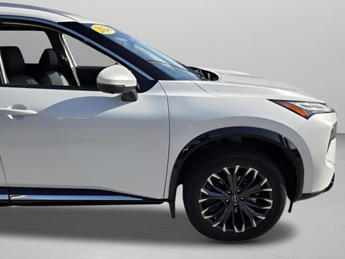 Certified 2024 Nissan Rogue Platinum image 9