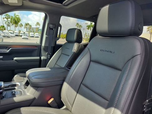 Used 2025 GMC Sierra 1500 Denali w/ Denali Reserve Package AWD/4WD image 22