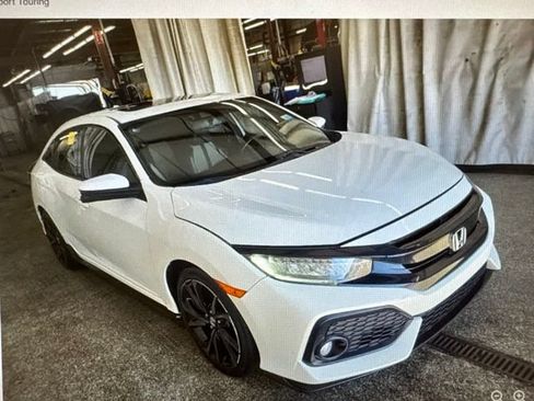 Used 2019 Honda Civic Sport Touring image 4