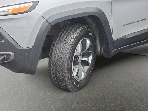 Used 2018 Jeep Cherokee Trailhawk w/ Quick Order Package 27L AWD/4WD image 35