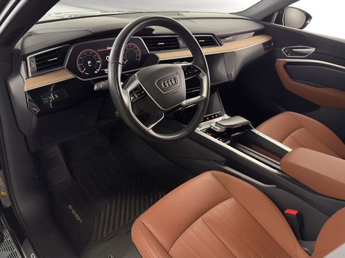 Certified 2024 Audi Q8 e-tron Premium Plus w/ Premium Plus Package AWD/4WD image 4