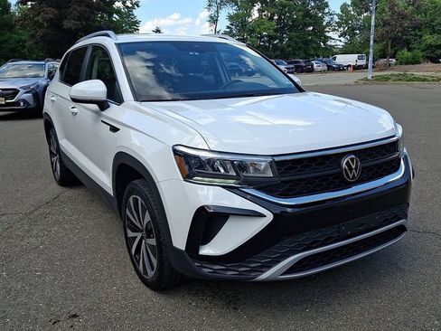 Certified 2023 Volkswagen Taos SE FWD image 2