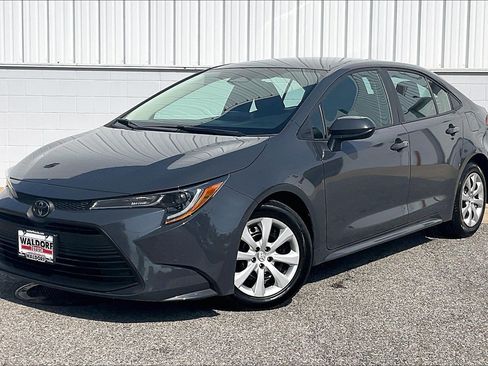 Used 2025 Toyota Corolla LE FWD image 2