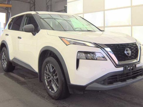 Used 2023 Nissan Rogue S image 3