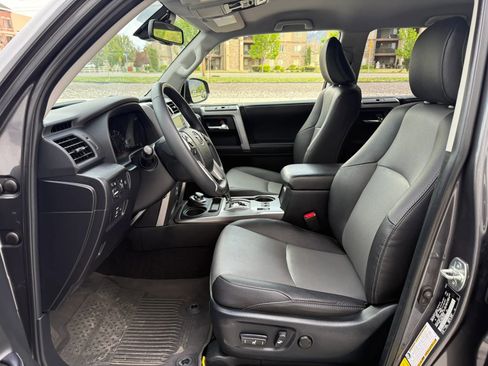 Used 2022 Toyota 4Runner SR5 Premium image 15