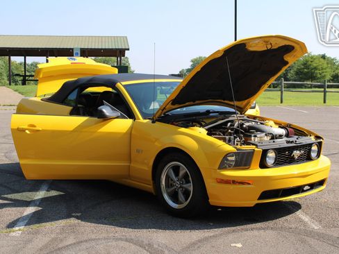 Used 2006 Ford Mustang GT RWD image 33