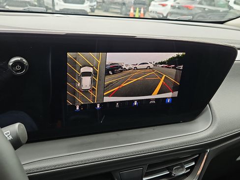 Certified 2025 Buick Encore GX Avenir w/ Avenir Technology Package FWD image 17