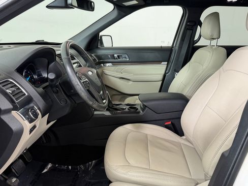 Used 2019 Ford Explorer Limited w/ Ford Safe & Smart Package FWD image 5